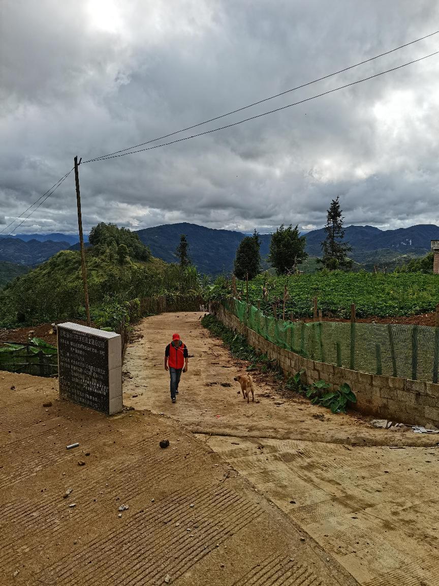 明升官网
-扶贫路上-陈宏